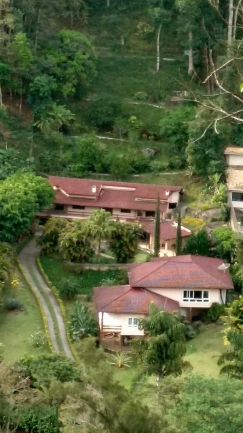 Casa à venda com 9 quartos, 8 banheiros, 9 vagas e 520m² no Araras, Petrópolis — foto principal