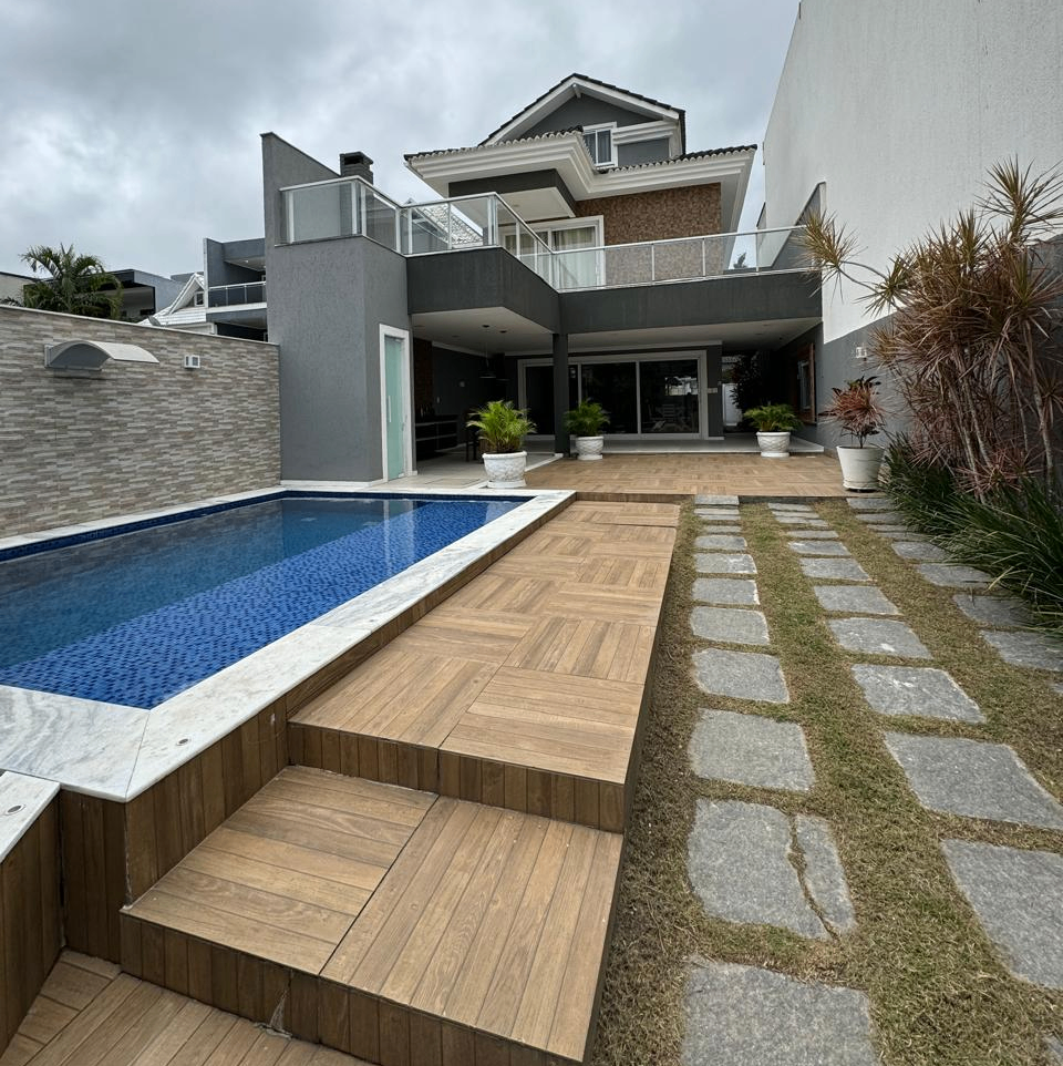 Casa à venda com 6 quartos, 6 banheiros, 4 vagas e 484m² no Recreio dos Bandeirantes, Rio de Janeiro — foto principal