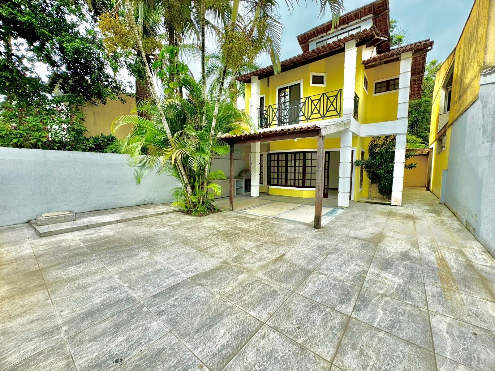 Casa à venda com 4 quartos, 3 banheiros, 2 vagas e 120m² no Vargem Grande, Rio de Janeiro — foto principal